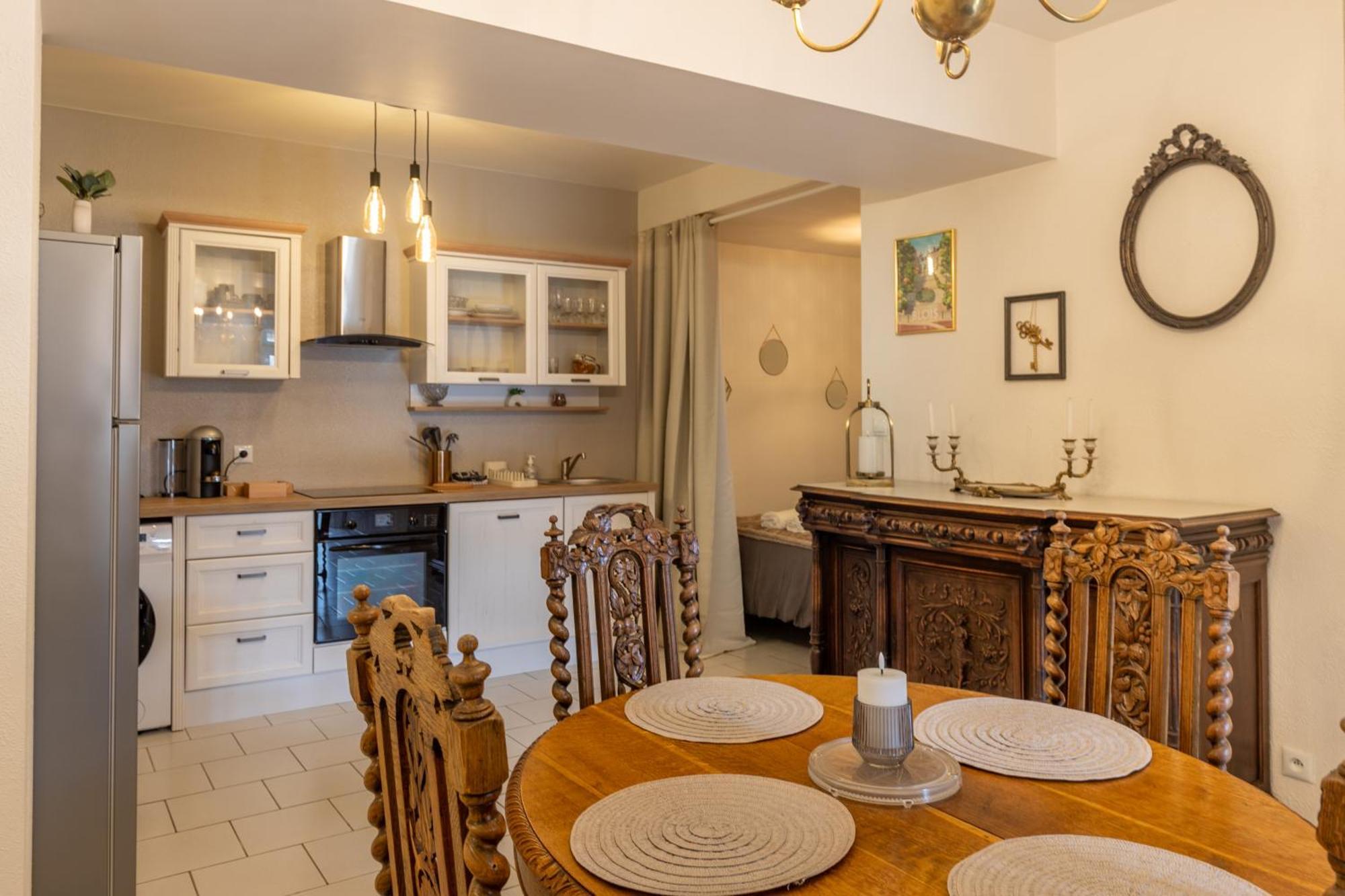 L'antre Des Rois - Place De Parking Apartment